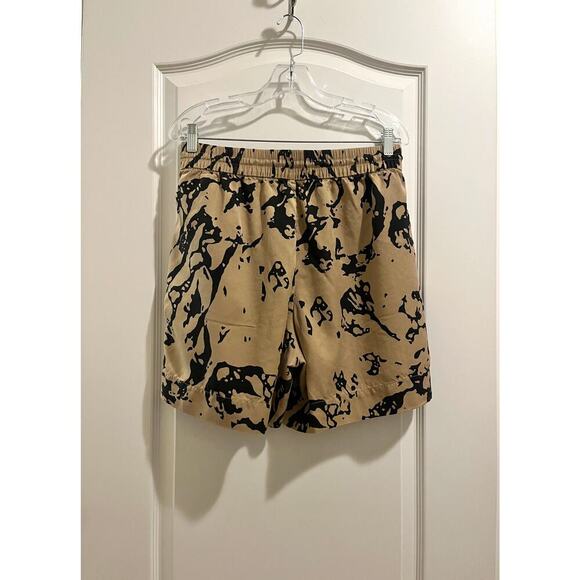 Everlane Vacation Short - Picture 6 of 13